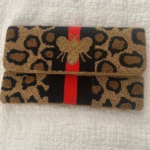 Vici Crossbody clutch